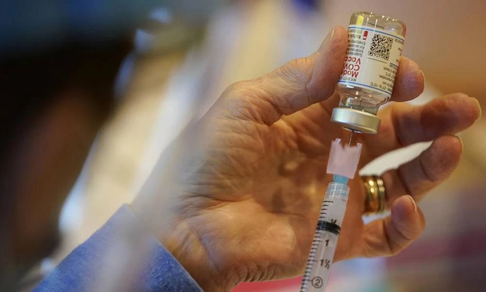 Στο "στόχαστρο" τα σκευάσματα Astrazeneca και Johnson & Johnson
